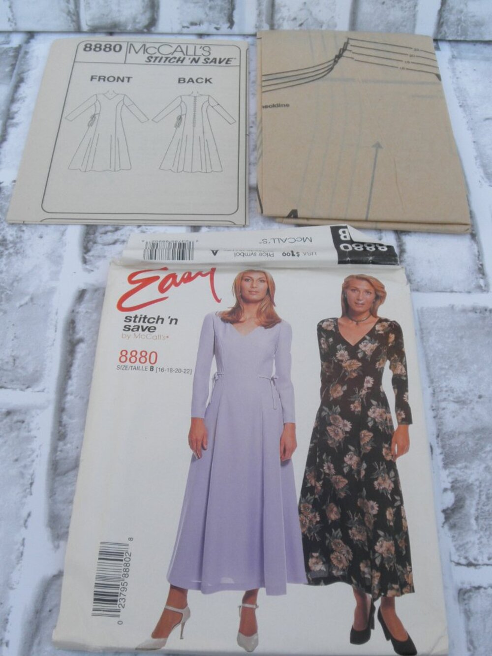 #8880 PRE-OWNED MCCALLS EASY STITCH'N SAVE UNCUT SEWING PATTERN DRESS (SZ 16-22)